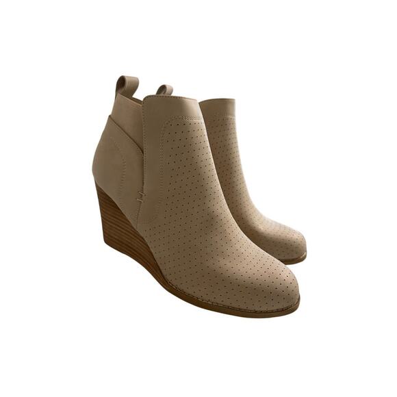 NWT DV by Dolce Vita Gerdy Wedge Bootie Boot Beige
Women's Various Sizes 3” - Picture 3 of 6
